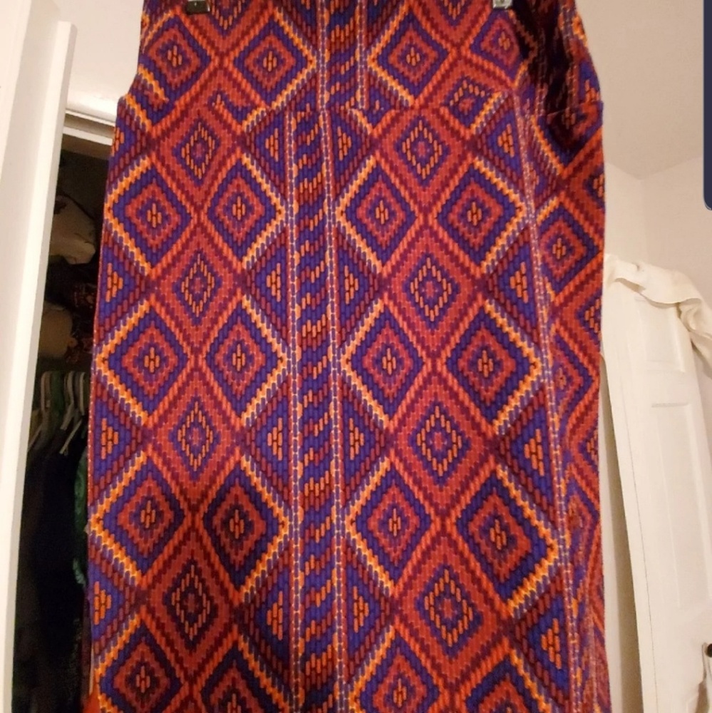 BNWOT LULAROE CASSIE SIZE MED
